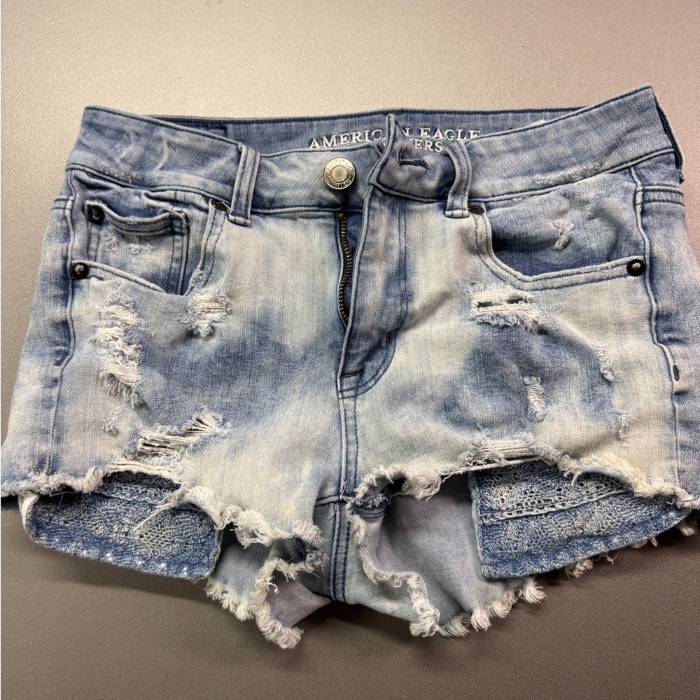 American Eagle Outfitters Distressed Denim Cutoff Shorts Light Wash Lace Size 2